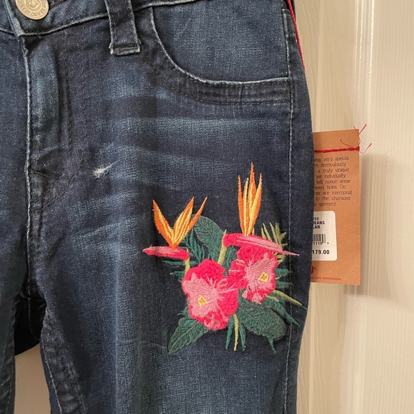 True Religion Medium Wash Paradise Falls Curvy Embroidered Size 27 Skinny Jeans - Picture 6 of 11